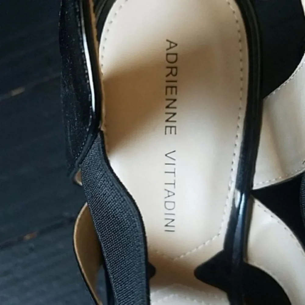 NWOT Adrienne Vittadini Wedges